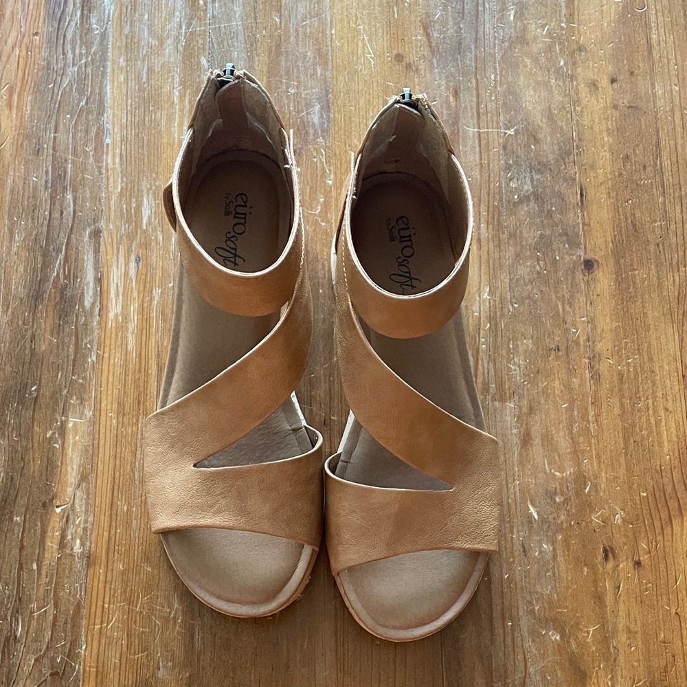 Euro soft by Sofft wedge sandals. 8.5